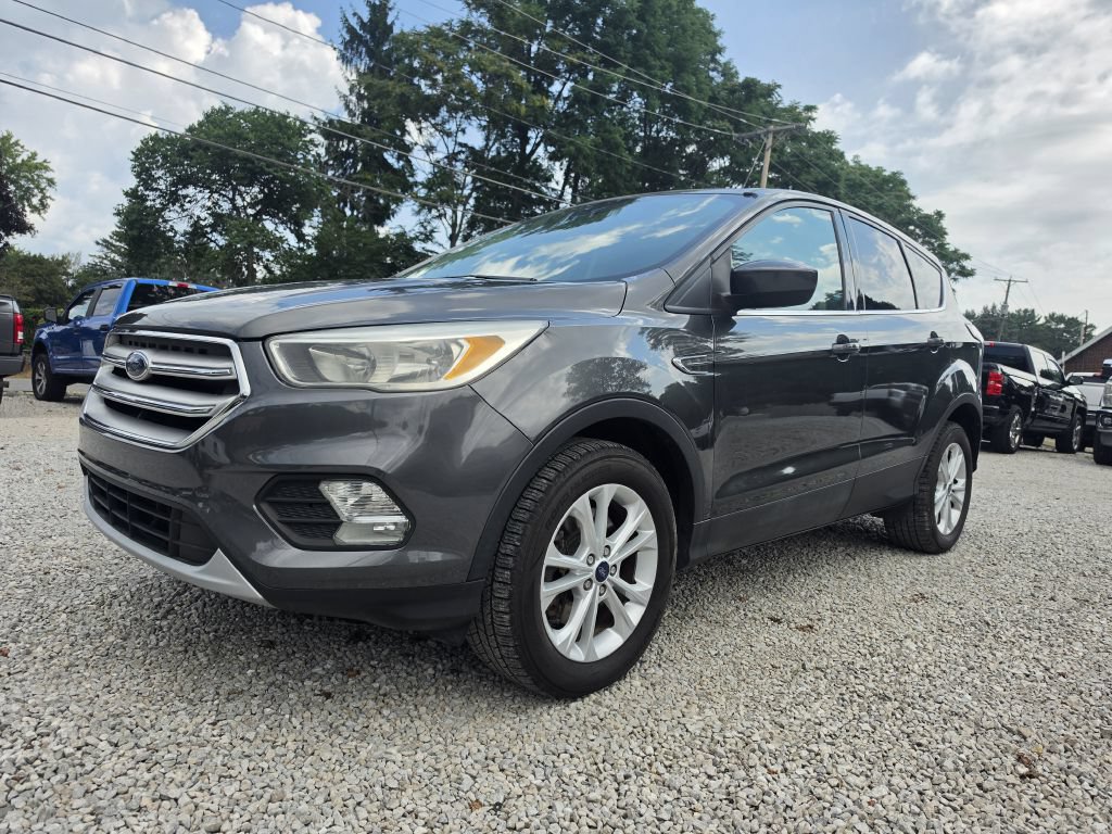 Used 2017 Ford Escape SE w/ SE Cold Weather Package AWD/4WD image 1