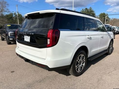 Used 2025 Ford Expedition Active AWD/4WD image 3