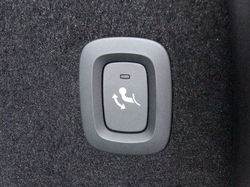 Certified 2024 Volvo XC90 T8 Ultimate w/ Protection Package Premier image 35