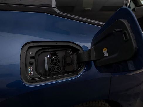 Used 2025 BMW iX M60 image 32