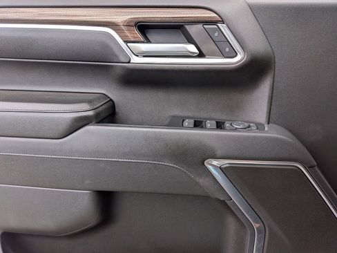 Used 2023 Chevrolet Silverado 1500 LT AWD/4WD image 27