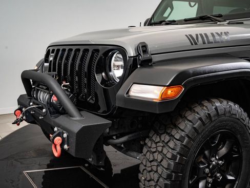 Used 2022 Jeep Wrangler Sport AWD/4WD image 3