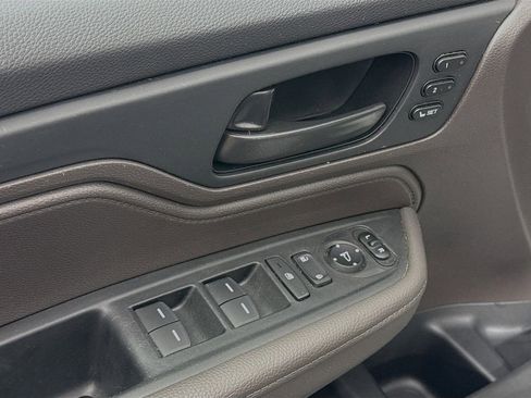 Certified 2024 Honda Odyssey EX-L image 17