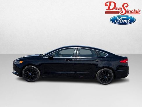 Used 2017 Ford Fusion SE w/ Fusion SE Technology Package image 10