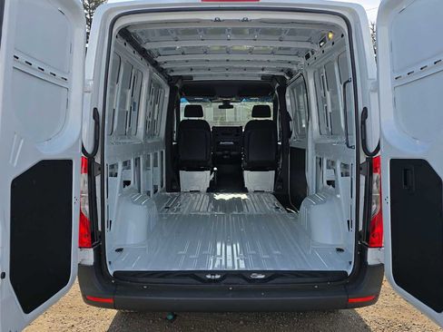 Used 2025 Mercedes-Benz Sprinter 2500 image 21