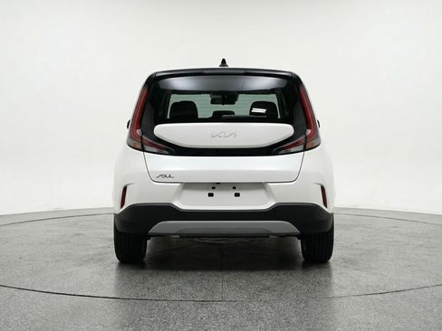 Used 2025 Kia Soul LX w/ LX Technology Package FWD image 7