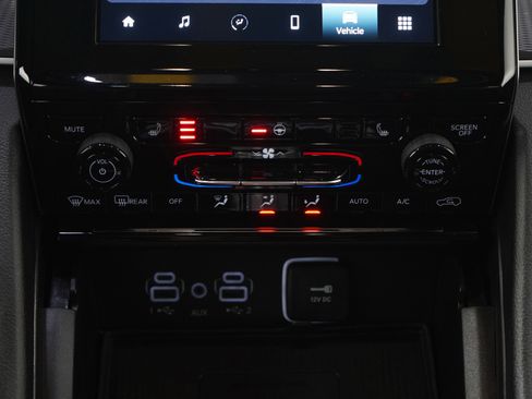 Used 2023 Jeep Grand Cherokee Altitude image 18