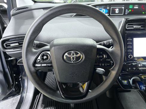Used 2021 Toyota Prius LE image 10