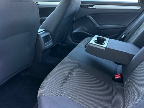 Used 2018 Volkswagen Passat 2.0T S FWD image 12