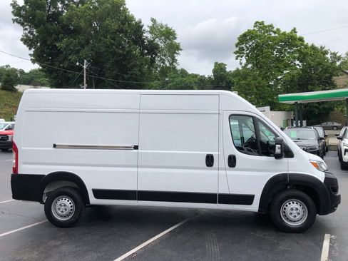 Used 2024 RAM ProMaster 2500 w/ Convenience Group FWD image 7