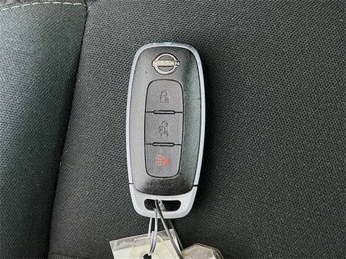 Used 2023 Nissan Rogue S image 28