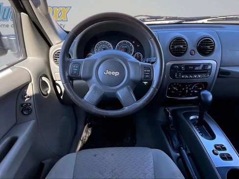 Used 2005 Jeep Liberty Renegade AWD/4WD image 8