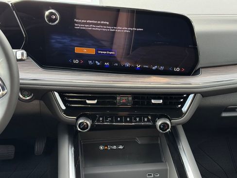 New 2025 Chevrolet Suburban Premier RWD image 22