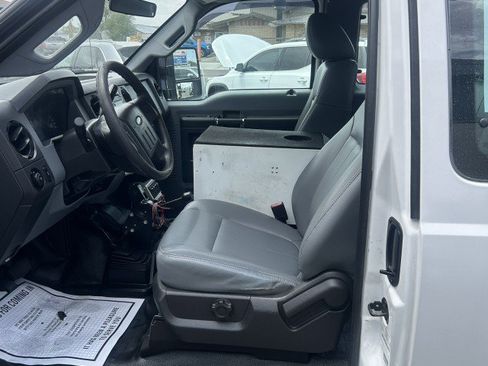 Used 2012 Ford F550 4x4 SuperCab Super Duty w/ Payload Upgrade Pkg image 4