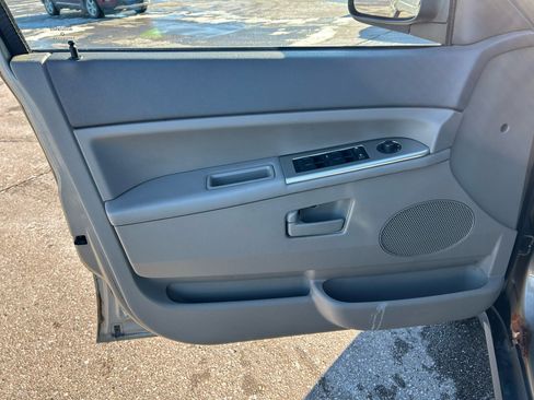 Used 2005 Jeep Grand Cherokee Laredo image 14