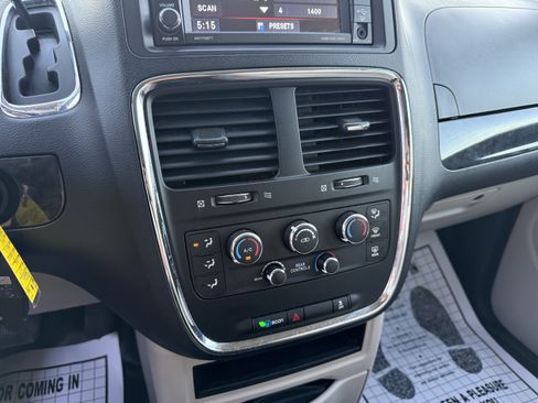 Used 2017 Dodge Grand Caravan SE w/ Power Window Group FWD image 21