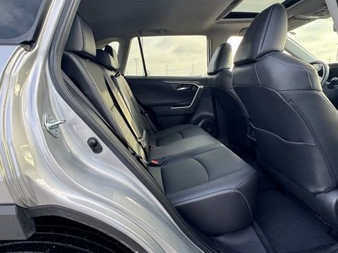Used 2022 Toyota RAV4 Limited image 15