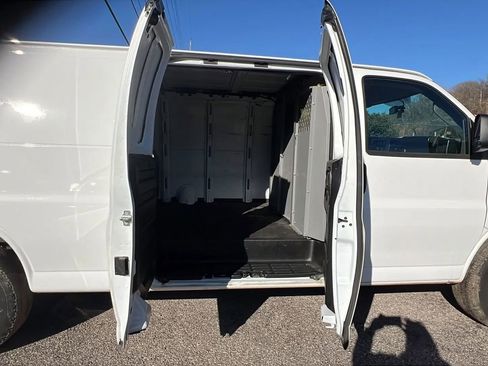 Used 2023 GMC Savana 2500 Extended image 23