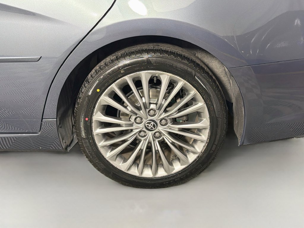 Used 2022 Toyota Avalon Limited w/ Advanced Safety Package FWD image 32