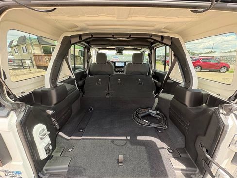 Used 2024 Jeep Wrangler Unlimited AWD/4WD image 31