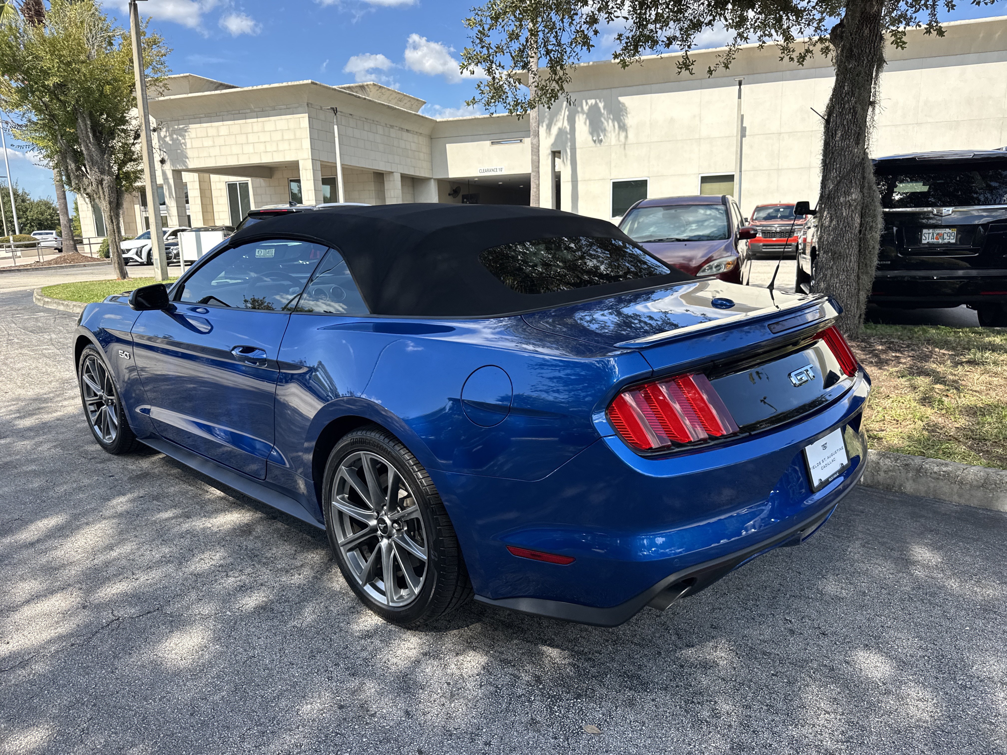 Used 2017 Ford Mustang GT Premium w/ Equipment Group 401A RWD image 2