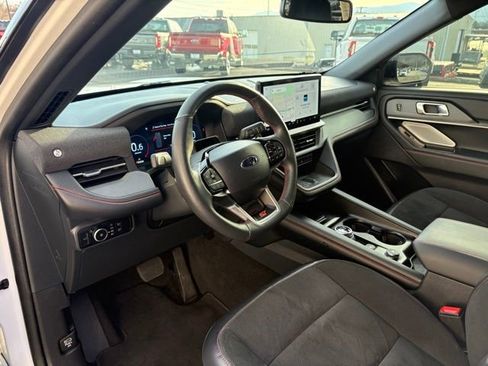 Used 2025 Ford Explorer ST image 11