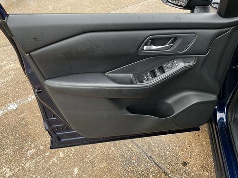 Used 2025 Nissan Rogue SV image 13