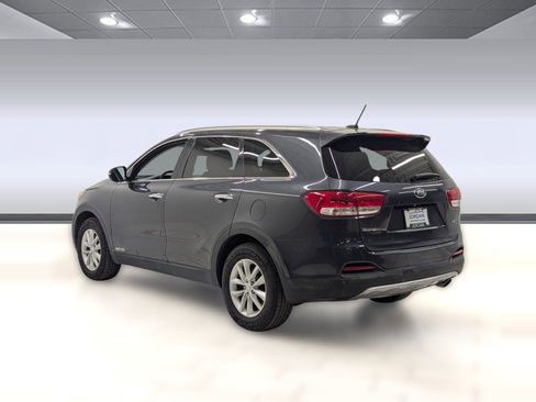 Used 2017 Kia Sorento LX image 2