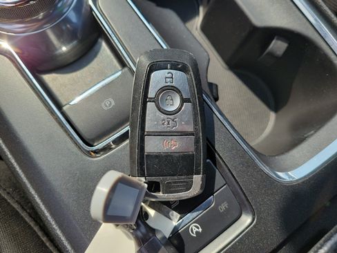 Used 2020 Ford Fusion SE FWD image 29