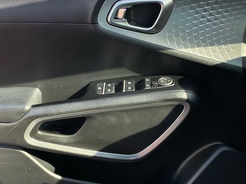 Used 2024 Kia Soul LX w/ Option Group 015 FWD image 19