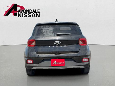 Used 2022 Hyundai Venue SE FWD image 5