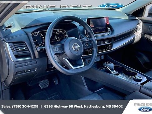 Used 2024 Nissan Rogue SV image 12