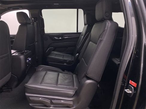Used 2022 GMC Yukon XL Denali image 16