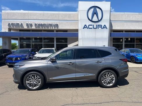 Used 2023 Acura MDX SH-AWD w/ Advance Package image 3