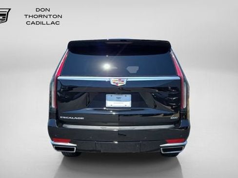 Used 2024 Cadillac Escalade Premium Luxury AWD/4WD image 4