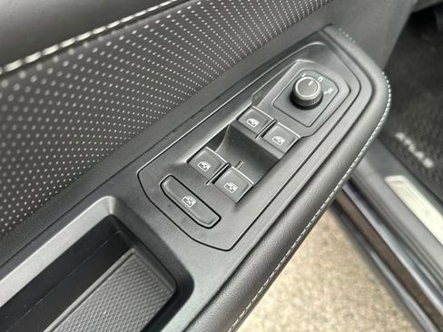 Certified 2025 Volkswagen Atlas SE image 12