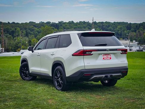 Used 2025 Toyota Grand Highlander AWD image 5