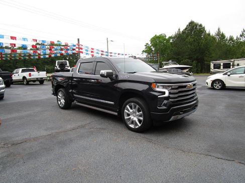 Used 2023 Chevrolet Silverado 1500 High Country w/ Technology Package AWD/4WD image 6