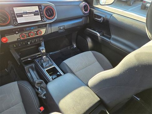 Used 2022 Toyota Tacoma TRD Off-Road w/ Technology Package image 17