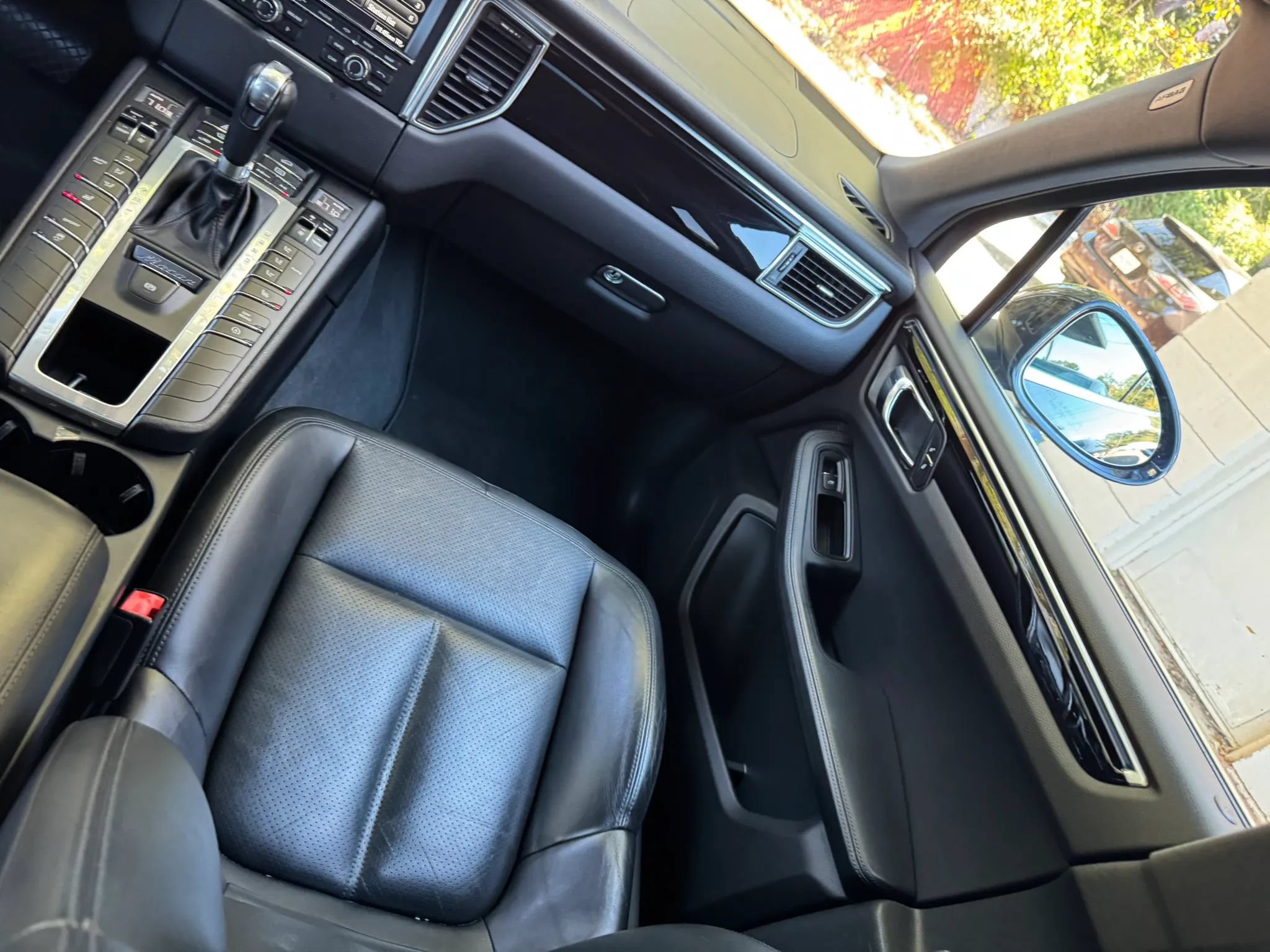 Used 2016 Porsche Macan S w/ Infotainment Package AWD/4WD image 13