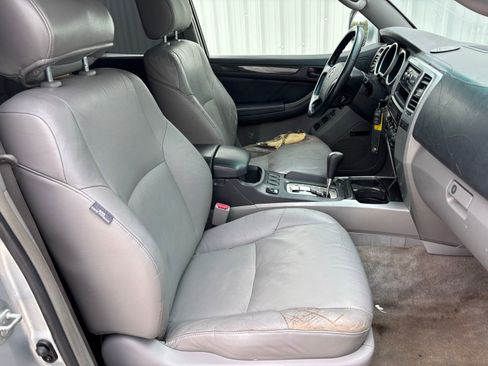 Used 2005 Toyota 4Runner Limited image 36