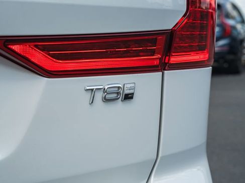 Certified 2025 Volvo XC60 T8 Ultra w/ Protection Package Premier AWD/4WD image 10