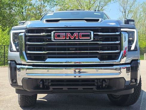 New 2026 GMC Sierra 2500 SLE image 11