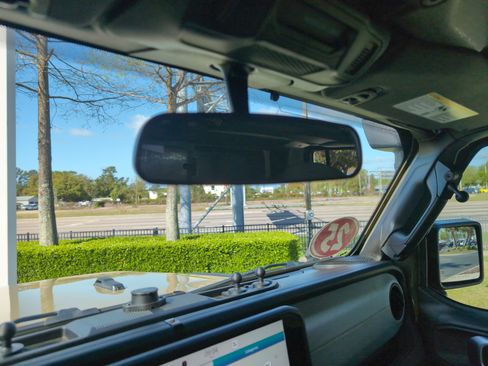 Used 2025 Jeep Gladiator Sport image 26