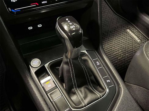 Used 2023 Volkswagen Tiguan SE R-Line image 33