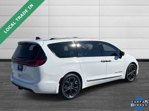 Used 2024 Chrysler Pacifica Touring-L w/ Road Tripper Package image 3