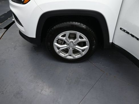 Used 2024 Jeep Compass Latitude AWD/4WD image 14