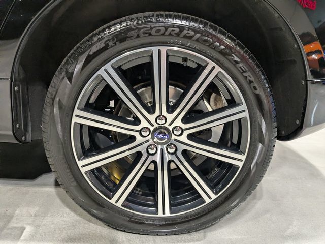 Used 2017 Volvo XC60 T6 Inscription w/ Climate Package AWD/4WD image 17