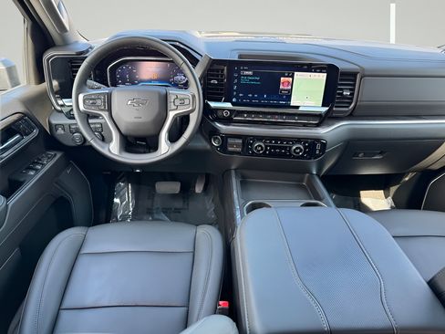 Used 2025 Chevrolet Silverado 2500 LTZ w/ LTZ Plus Package AWD/4WD image 9