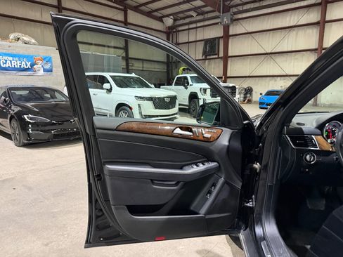 Used 2018 Mercedes-Benz GLS 450 4MATIC w/ Premium Package image 10